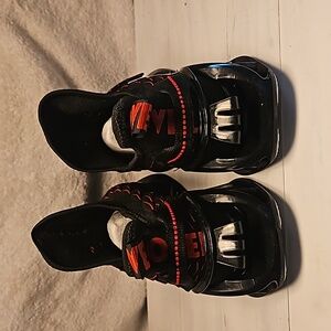 Elovel Stretch Mesh Sneakers